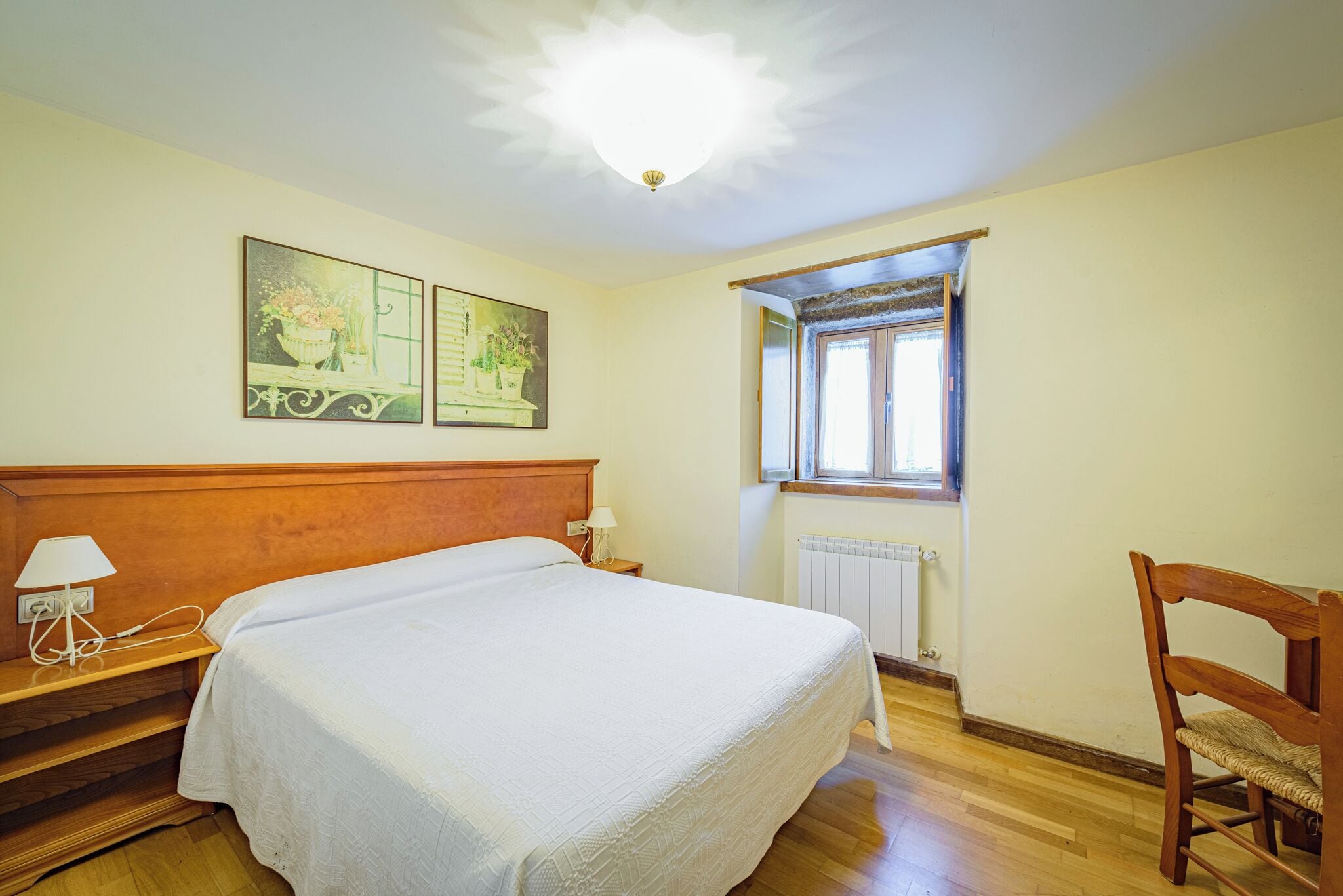 Hus - 6 sovrum - vid poolen | Gratis wi-fi