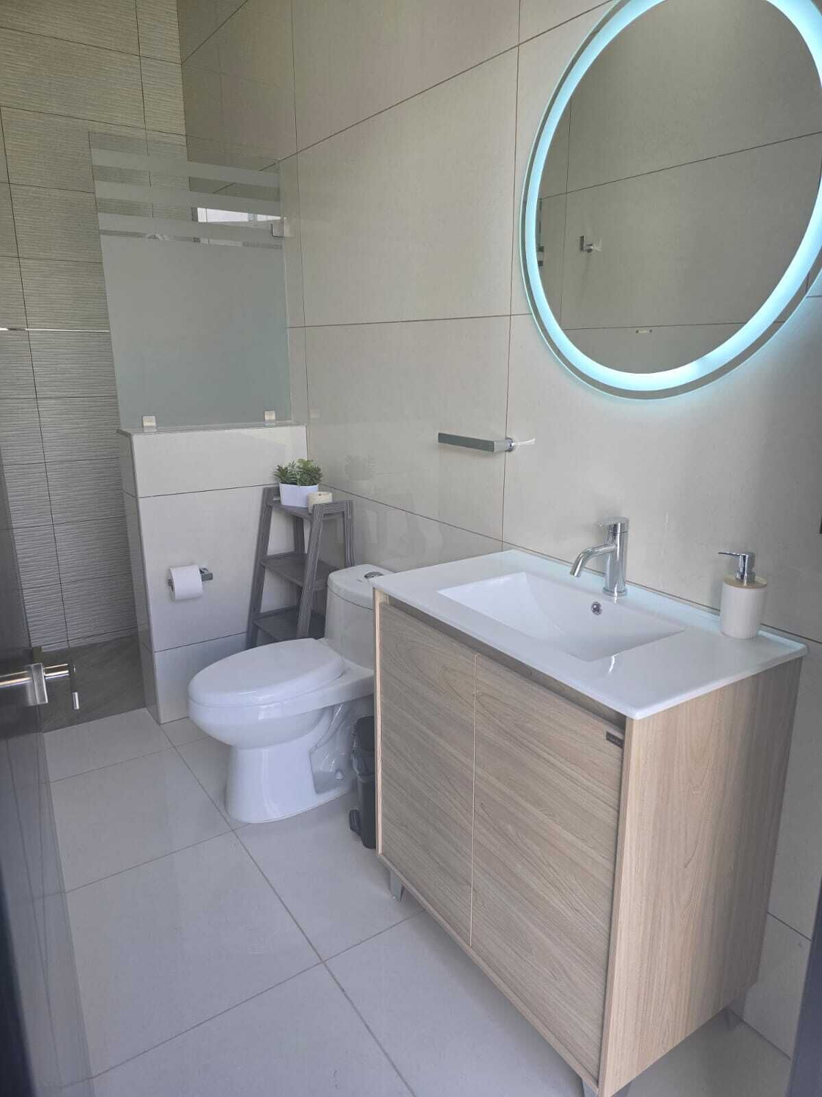 Hårtørrer, håndklæder, Sæbe, Toiletpapir