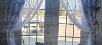Surfside 2 blocks from Beach-Jetty-Splash pad 2 bdrm 3 bath
