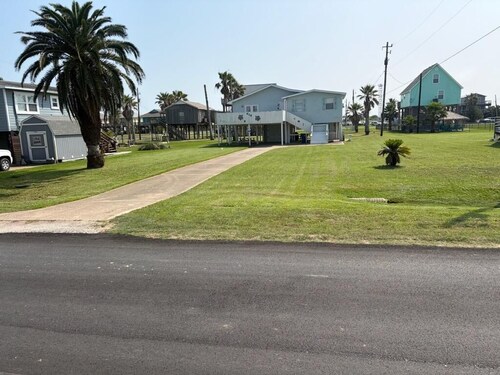 Surfside 2 blocks from Beach-Jetty-Splash pad 2 bdrm 3 bath
