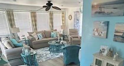 Surfside 2 blocks from Beach-Jetty-Splash pad 2 bdrm 3 bath