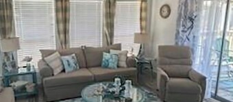 Surfside Beach Themed 2-bdrm 3-bth house 2 blocks from Jetty-splash pad-beach