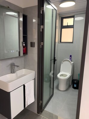 Bathroom - 2-bedroom apartments in beautiful Kilimani, Nairobi, perfect for your getaway. (Nairobi)