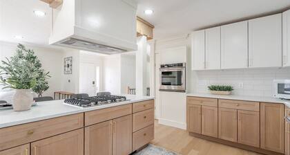 Spacious Family Retreat - 4BR/3BA w/Pool & Hot Tub, Sleeps 10