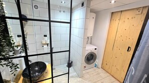 Shower, hair dryer, bidet, towels - Adapted for people with disabilities, for remote work. Ideal for families. (Los Nietos)