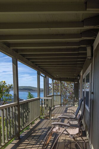 Dog-Friendly Beach Cottage | BBQ+Patio+King Bed
