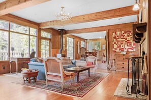 TV, fireplace, offices - Russian River Retreat: Private Beach & DogFriendly (Forestville)
