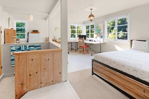3 bedrooms, desk, iron/ironing board, travel cot - Russian River Retreat: Private Beach & DogFriendly (Forestville)