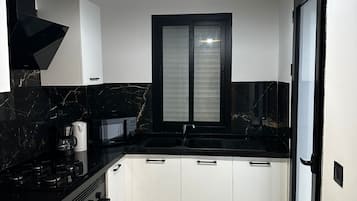 Apartment, 2 Bedrooms, Accessible, Smoking | Interior