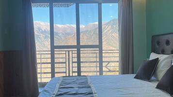 8 bedrooms, iron/ironing board, WiFi, bed sheets
