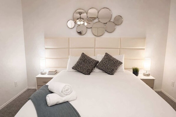 2 bedrooms, WiFi, bed sheets - Oak & Yellow-2b2b, remote work, ATT stdm, wifi (Euless)