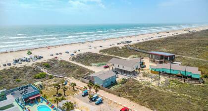 True Beachfront New Build with Huge Oceanview Deck - Sans Souci Sleeps 12