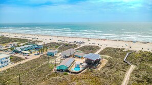 On the beach - True Beachfront New Build with Huge Oceanview Deck - Sans Souci Sleeps 12 (Port Aransas)
