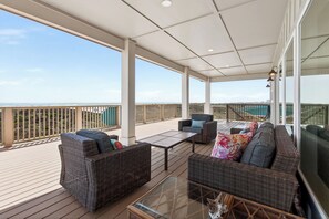 Terrace/patio - True Beachfront New Build with Huge Oceanview Deck - Sans Souci Sleeps 12 (Port Aransas)