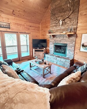 Smart TV - Above the Current-Riverfront Cabin w/Hot Tub, Views & Near Ellijay Wineries (Ellijay)