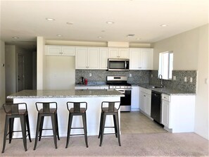 Private kitchen - Modern Family Retreat Near Temecula Wine Country S (Winchester)