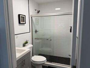 Shower, towels, soap, shampoo - Rare 3Br Wynwood House W/ 2 Car Driveway & Private Yard (Miami)