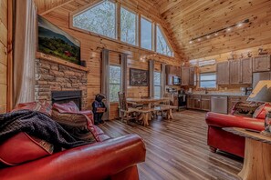 Living area - AmazingMtnViews-CommunityPool-3Suites-HotTub-GameRoom-Fireplace-CentralLocation (Sevierville)