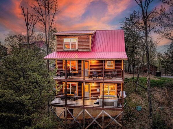 Exterior - AmazingMtnViews-Pool-3Suites-HotTub-GameRoom-CentralLocation (Sevierville)