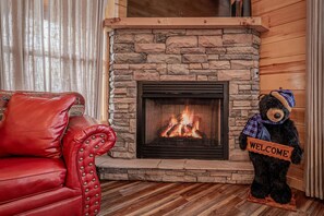 Interior - AmazingMtnViews-CommunityPool-3Suites-HotTub-GameRoom-Fireplace-CentralLocation (Sevierville)