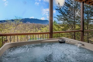 Outdoor spa tub - AmazingMtnViews-Pool-3Suites-HotTub-GameRoom-CentralLocation (Sevierville)