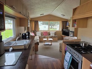 Microwave, oven - Savanna Holidays -
  Hillway A nature Lover's Paradise (Hillway)