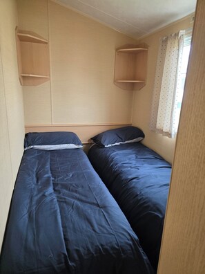3 bedrooms, iron/ironing board, bed sheets
