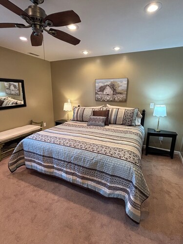 Delightful 4 bdrm Farmhouse and 1 bdrm Barnsuite near Turkey Run State Park