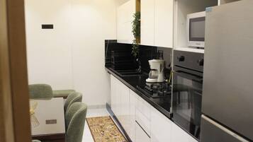 Apartment, 2 Bedrooms, Accessible, Smoking | Interior