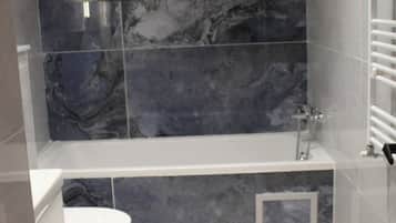 Apartment, 2 Bedrooms, Accessible, Smoking | Bathroom