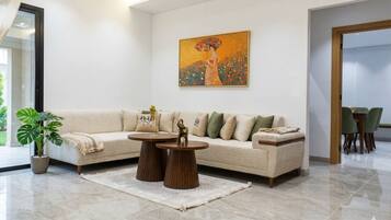 Apartment, 2 Bedrooms, Accessible, Smoking | Living room