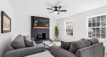 Luxury Fishers,IN Home - 4BR âą Fully Renovated âą Finished Basement âą WiFi