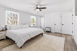 Room - Luxury Fishers,IN Home - 4BR • Fully Renovated • Finished Basement • WiFi (Fishers)