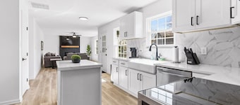 Luxury Fishers,IN Home - 4BR • Fully Renovated • Finished Basement • WiFi