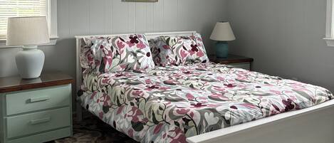 3 bedrooms, iron/ironing board, free WiFi, bed sheets