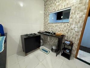 Private kitchen - Your paradise in Unamar, right by the sea and close to everything | Sea Azul Beach House (Cabo Frio)