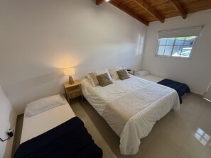 1 bedroom, WiFi, bed sheets, wheelchair access - Ezeiza Victoria Barrio Uno, only 5' min from Ezeiza airport. (Ezeiza)
