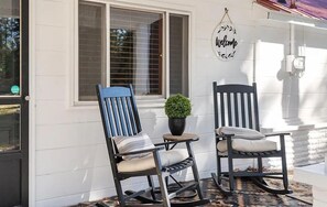 Terrace/patio - Private Lakefront House, 15 feet to water, Kayaks, Game Room, Dog Friendly (Wolverine)