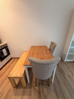 Dining - Wonderful studio with AC in charming Schlüchtern (Schlüchtern)