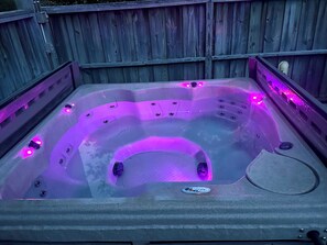 Tina de hidromasaje al aire libre