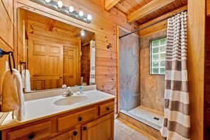 Hair dryer, towels, soap, toilet paper - Getaway Cabin + Loft Oasis/Mountain View (Gatlinburg)