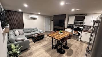 Smart TV, fireplace