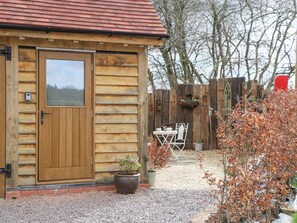 Outdoor dining - Charming apartment set in the Wye Valley, Herefordshire (Perrystone Hill, Ross-on-Wye)