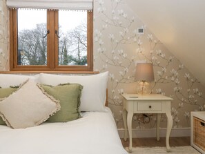 1 bedroom, Internet, bed sheets - Charming apartment set in the Wye Valley, Herefordshire (Perrystone Hill, Ross-on-Wye)