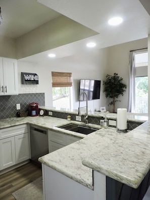 Fridge, microwave, oven, stovetop - Summer Oasis: Luxury Condo w/ Lake Views (Montgomery)