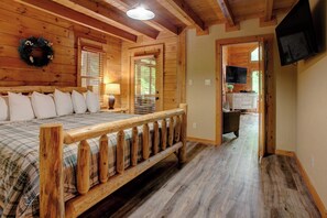 4 bedrooms, desk, iron/ironing board, free WiFi - Sweet Retreat of Townsend (Townsend)