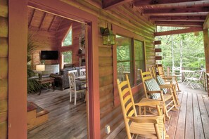 Terrace/patio - Sweet Retreat of Townsend (Townsend)