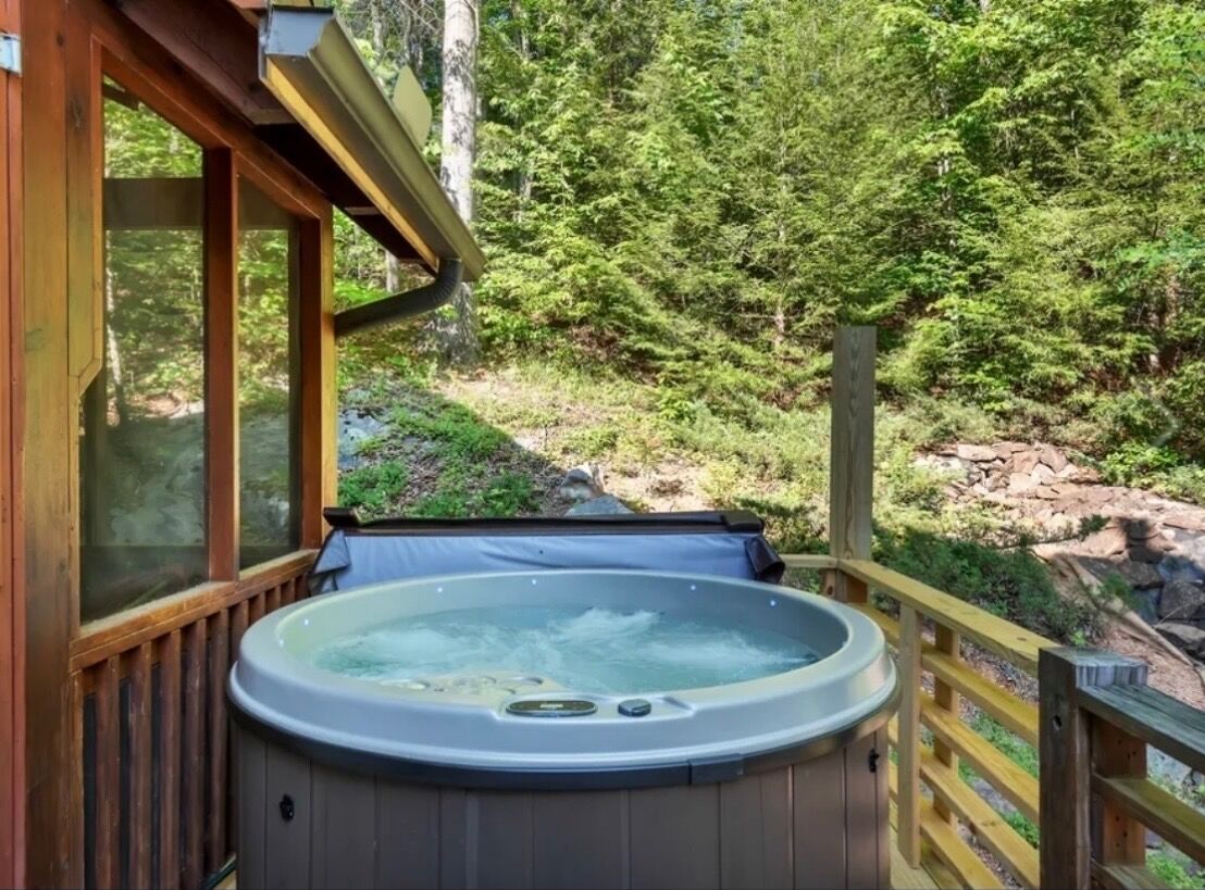 Bañera de hidromasaje al aire libre