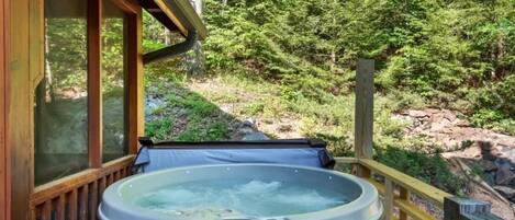 Bañera de hidromasaje al aire libre
