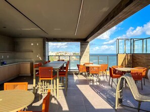 Outdoor dining - Saint Bartz Residence - Ondina (Salvador)